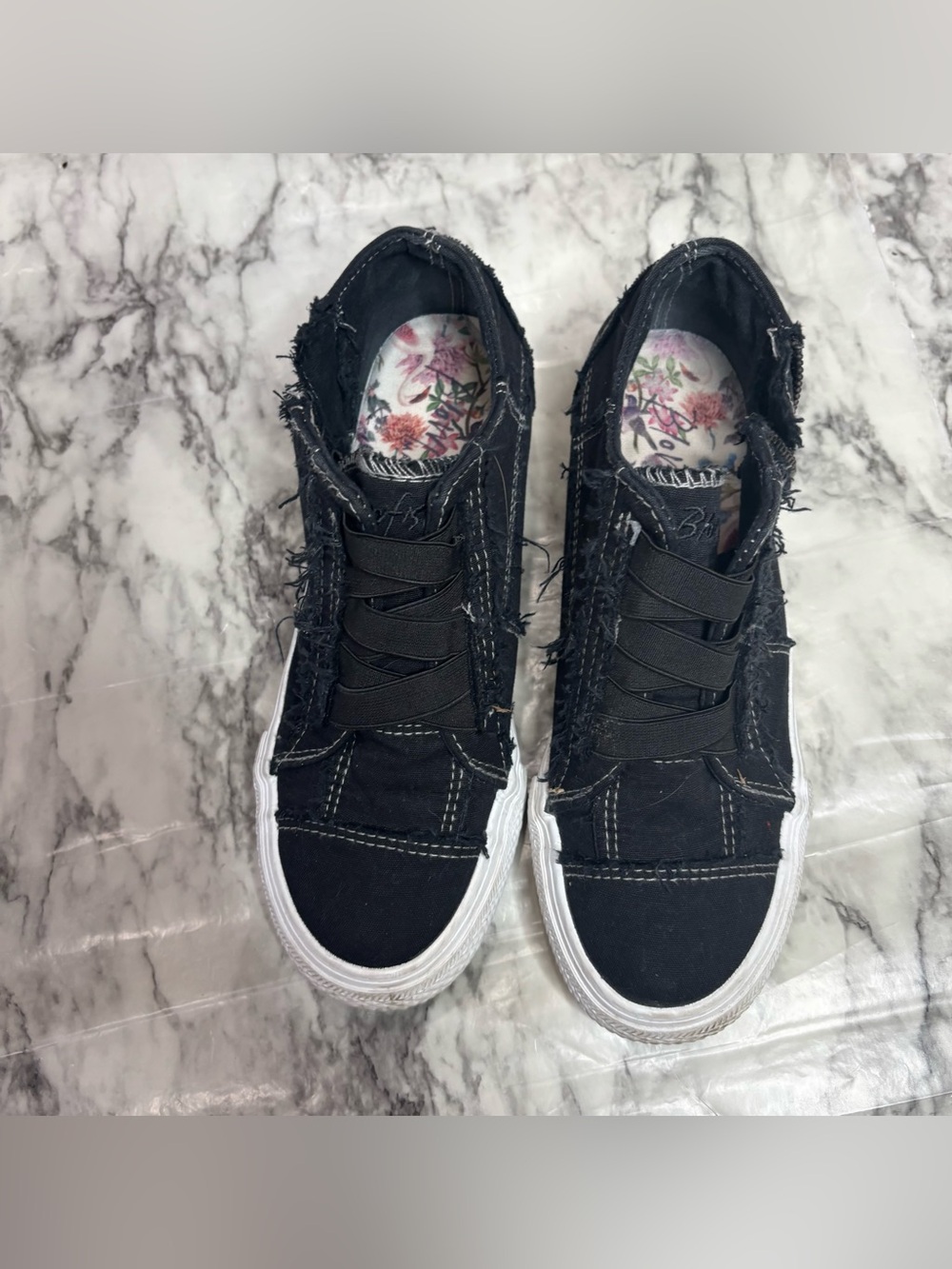Blowfish Black Distressed Low-Top Sneakers casual comfort White Sole size 8 - Picture 2 of 5